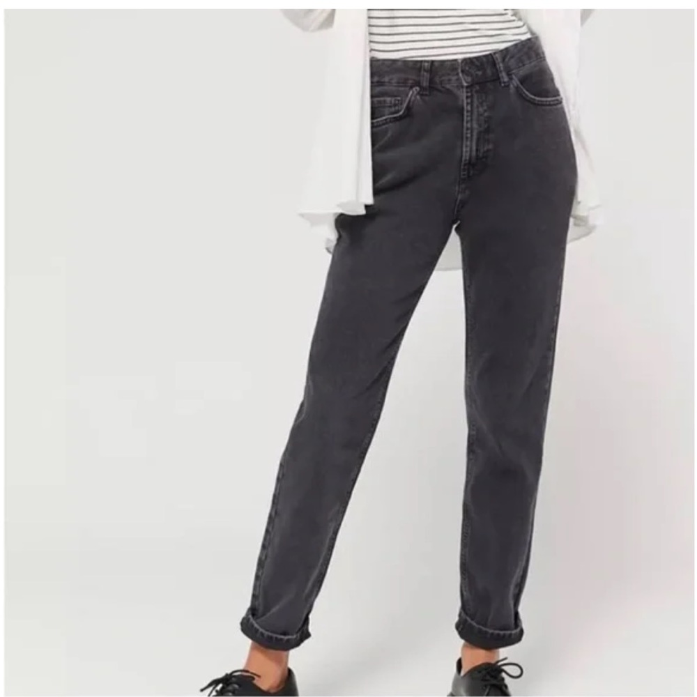 Black High-Waisted Mom Jeans - Picture 3 of 8